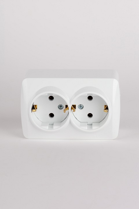 Розетка двойная с заземлением Elbi Eleсtriс Alsu 7 504-010200-907