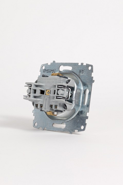 Розетка с заземлением и со шторкой, без рамки Elbi Eleсtriс Zena Vega 609-015600-243