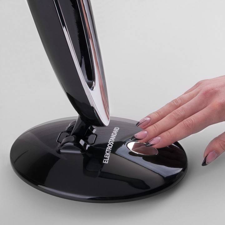 Настольная лампа офисная Elektrostandard Saturn 10 Вт черная a044008