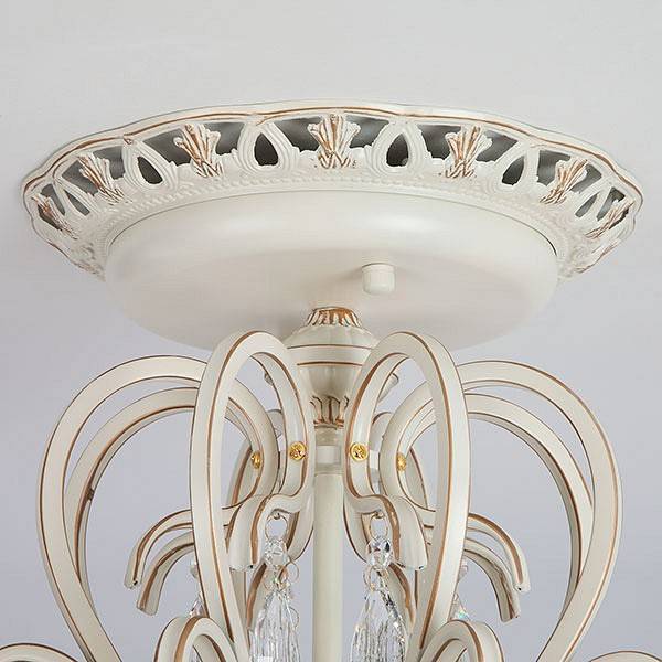 Потолочная люстра Eurosvet Etna 12205/8 белый Strotskis