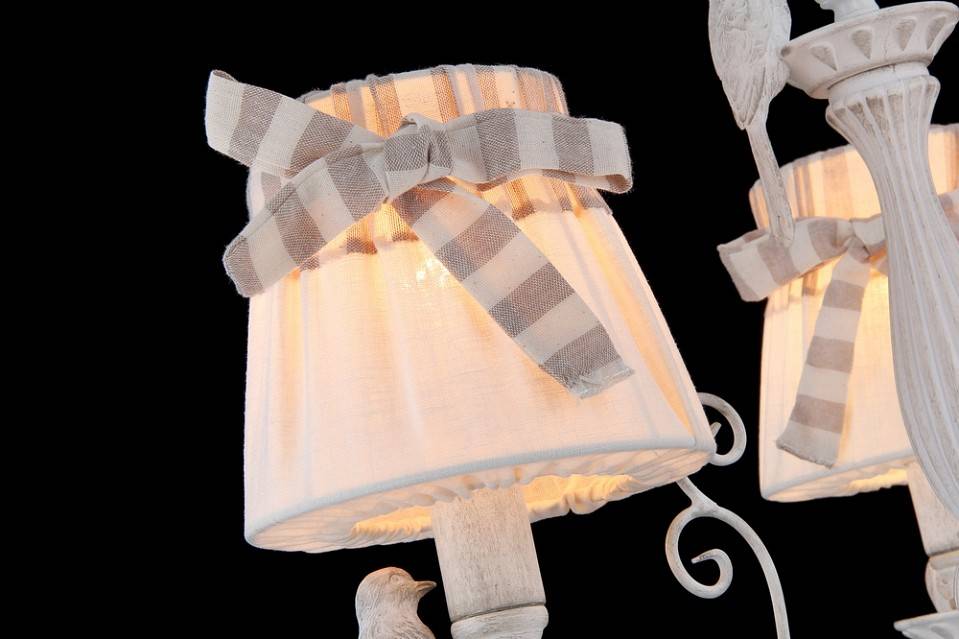 Подвесная люстра Maytoni Bird 3 лампы ARM013-03-W