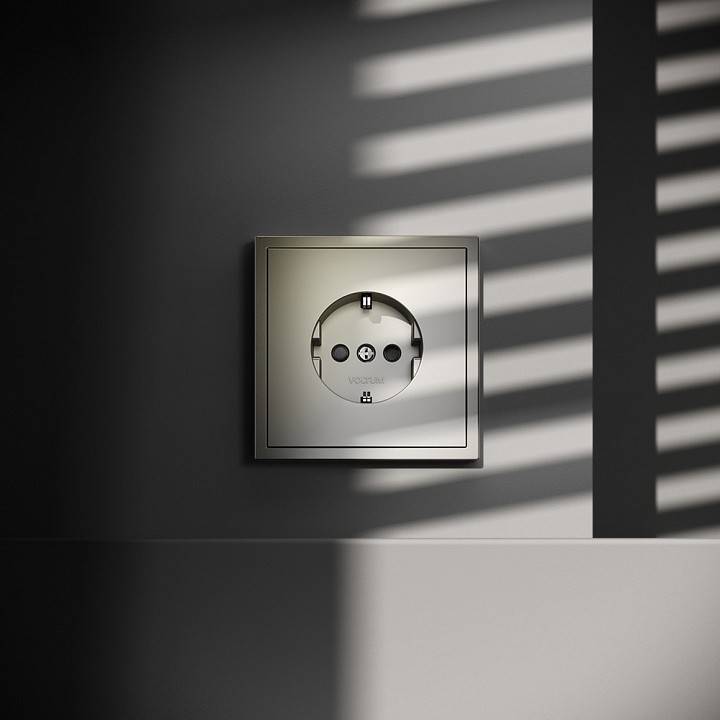 Розетка с заземлением и со шторкой, без рамки Voltum S70 VLS040204