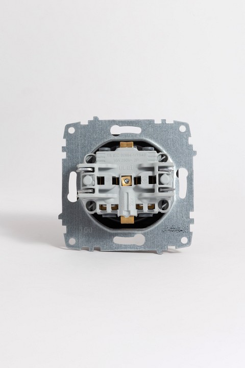 Розетка с заземлением и со шторкой, без рамки с крышкой Elbi Eleсtriс Zena Vega 609-014800-219