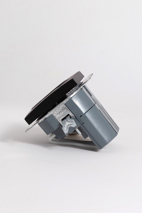 Розетка с заземлением и со шторкой и 2хUSB type A, без рамки Elbi Eleсtriс Zena Vega 609-014800-317