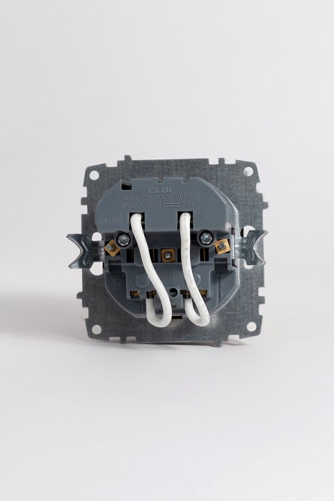 Розетка с заземлением и со шторкой и 2хUSB type A, без рамки Elbi Eleсtriс Zena Vega 609-014800-317
