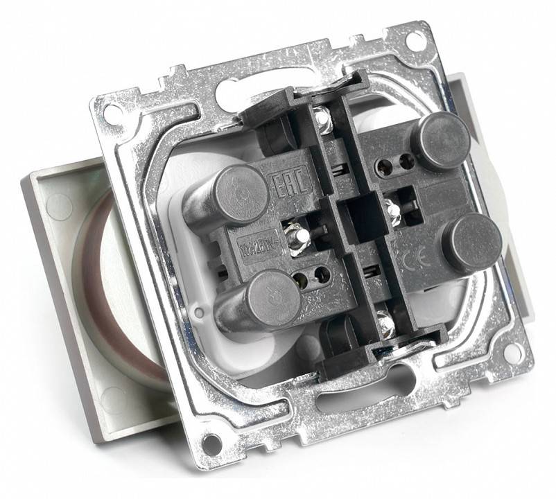 Розетка с заземлением и с шторками Stekker Катрин 49026