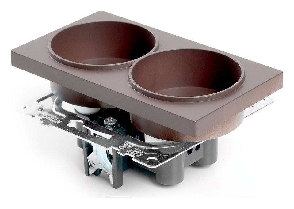 Розетка с заземлением и с шторками Stekker Катрин 49026