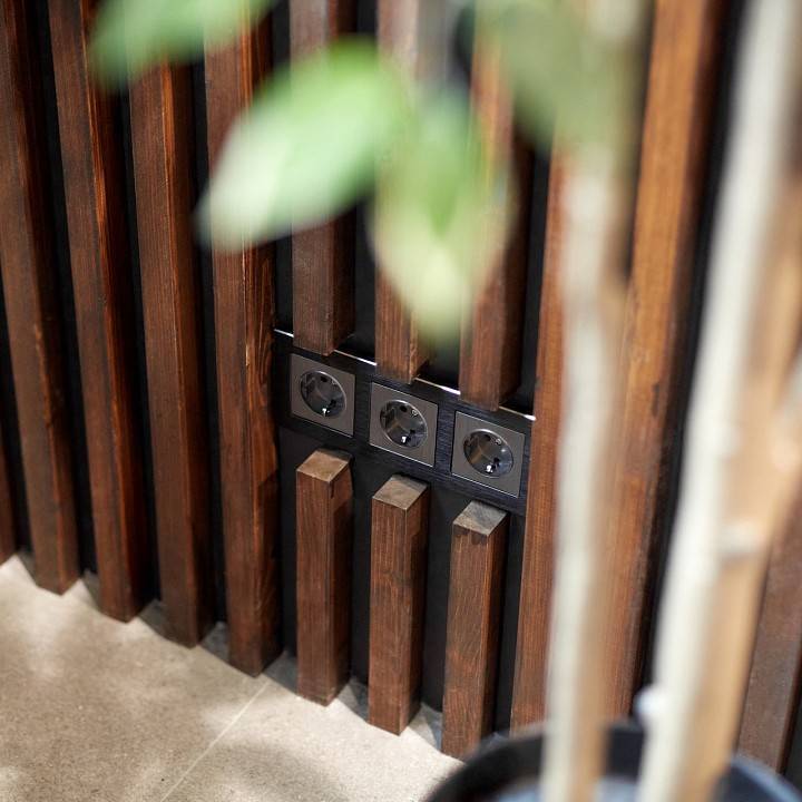 Розетка с заземлением и с шторками, без рамки Werkel графит рифленый W1171104