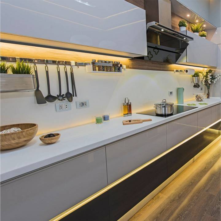 Короб накладной Apeyron Electrics  08-05-ЧБ