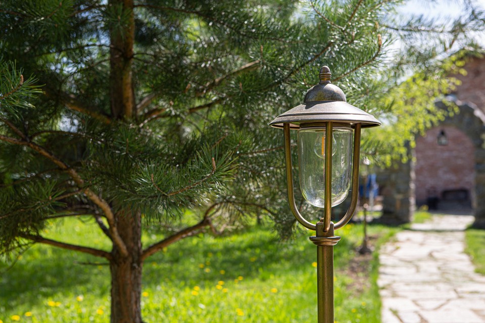 Наземный высокий светильник Covali  FL-30973