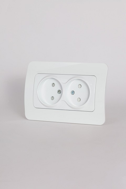 Розетка двойная без заземления и со шторкой Elbi Eleсtriс Jazz 508-010200-918