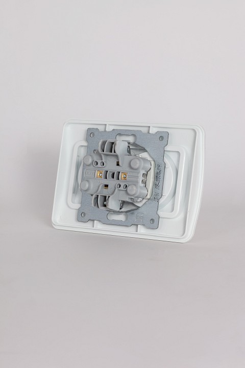 Розетка двойная без заземления и со шторкой Elbi Eleсtriс Jazz 508-010200-918