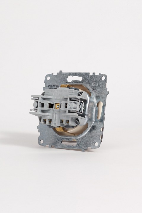 Розетка с заземлением и со шторкой, без рамки с крышкой Elbi Eleсtriс Zena Vega 609-010300-219