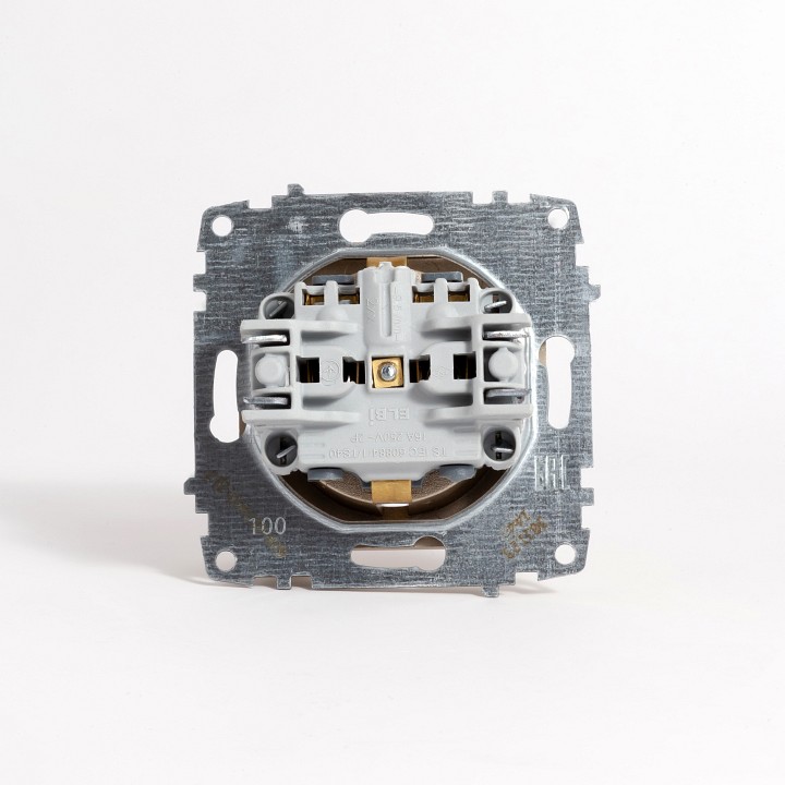 Розетка с заземлением, без рамки Elbi Eleсtriс Zena Vega 609-011400-217