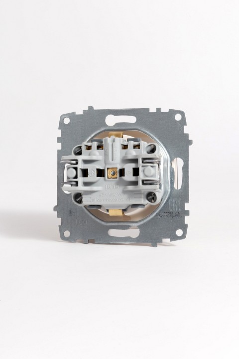 Розетка с заземлением и со шторкой, без рамки с крышкой Elbi Eleсtriс Zena Vega 609-012500-219