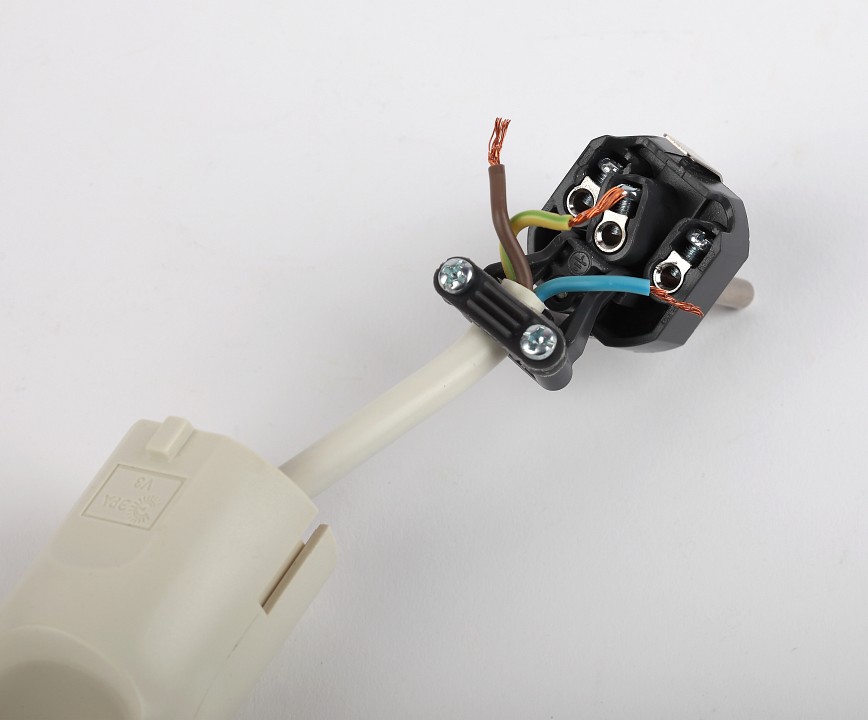 Вилка прямая с заземлением Эра  V3