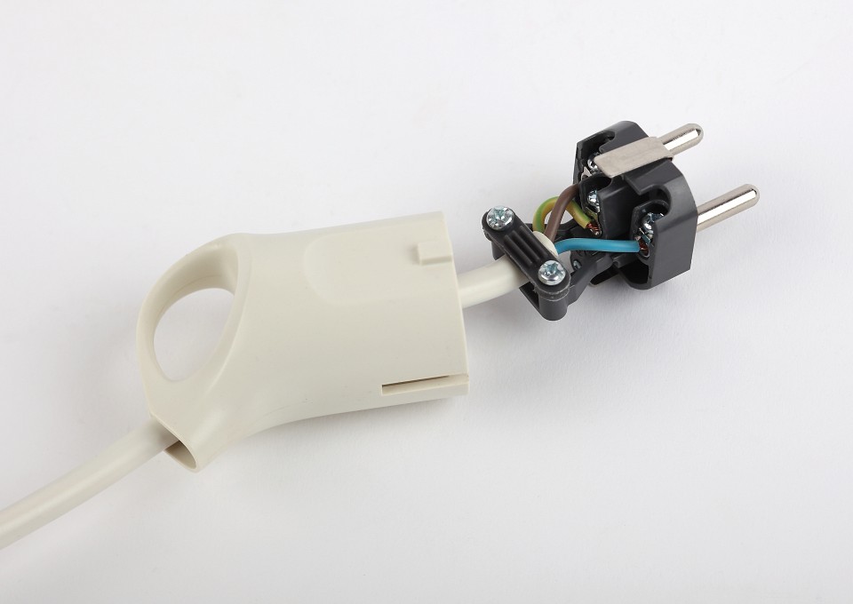 Вилка прямая с заземлением Эра  V3