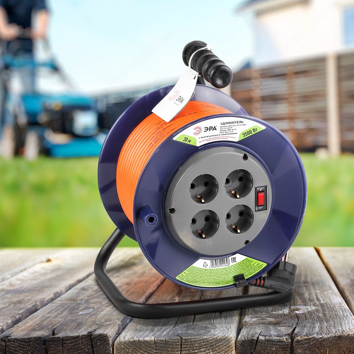 Удлинитель силовой на катушке ЭРА RPx-4es-3x1.5-30m 4 розетки 30 м 3х1.5 мм² RPx-4es-3x1.5-30m