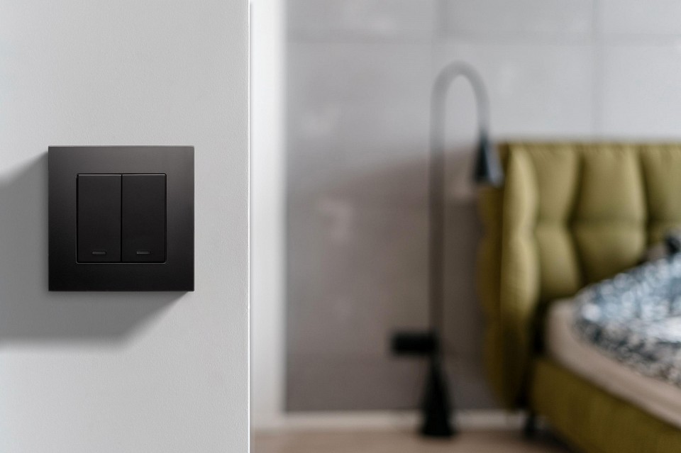 Выключатель двухклавишный с подсветкой без рамки Kollinger  REA-R-008BK