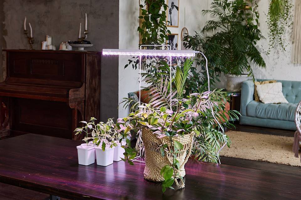 Подставка для цветов Uniel UFP-G10A H65 WHITE UL-00010041