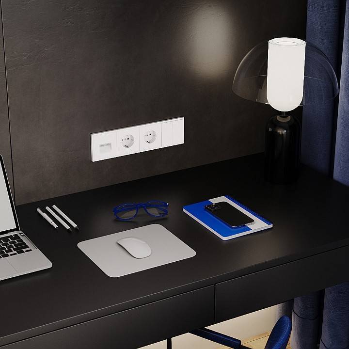 Розетка с заземлением и со шторкой, без рамки Voltum S70 VLS040202