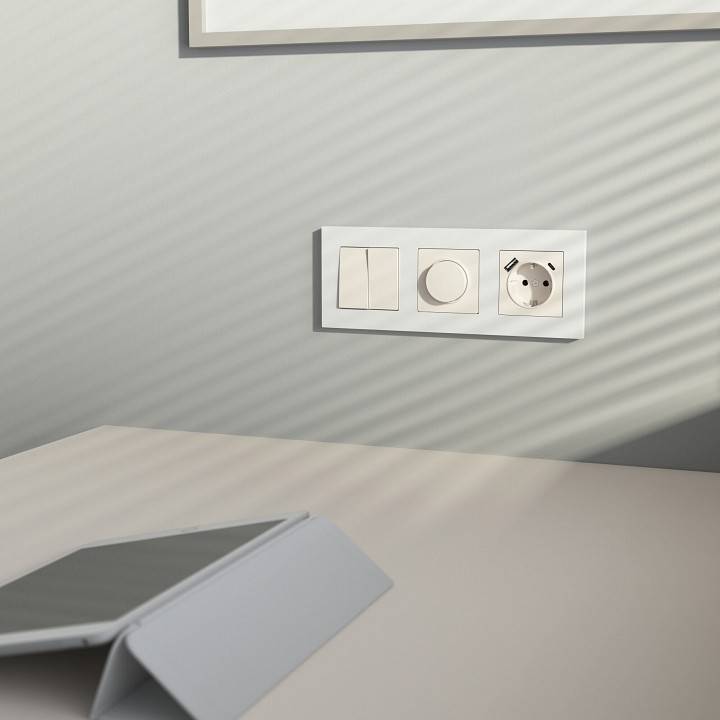 Розетка с заземлением и со шторкой и 2хUSB type A и C, без рамки Werkel айвори матовый W1171762