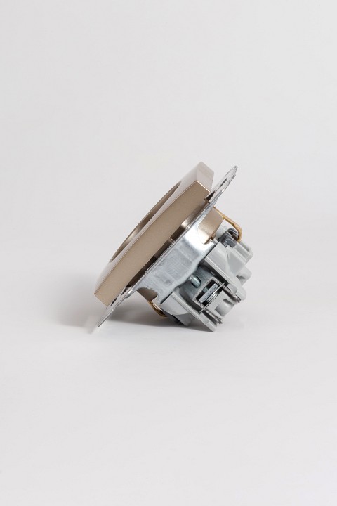 Розетка с заземлением и со шторкой, без рамки Elbi Eleсtriс Zena Vega 609-011400-243