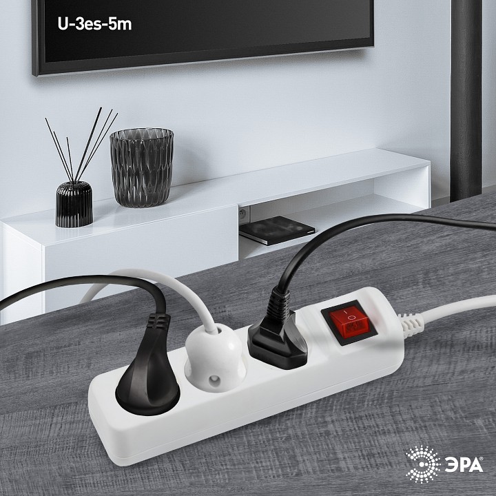 Удлинитель с выключателем ЭРА U-3es-5m 3 розетки 5 м 3х1.5 мм² U-3es-5m-3x1,5