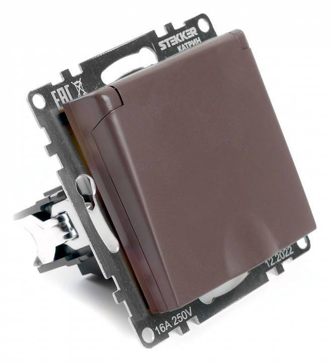 Розетка с заземлением и с шторками, без рамки с крышкой Stekker Катрин 49029