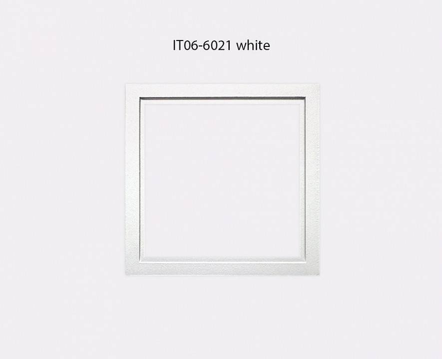 Встраиваемый светильник Italline IT06-6020 белый 3000 K + рамка IT06-6021 белый IT06-6020 white 3000K / IT06-6021 white