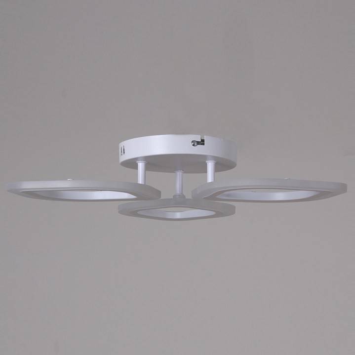 Потолочная люстра 02301-0.3-03 WH