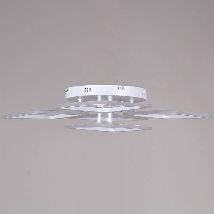 Потолочная люстра De Markt 05105-0.3-4+1 WH белый 05105-0.3-4+1 WH