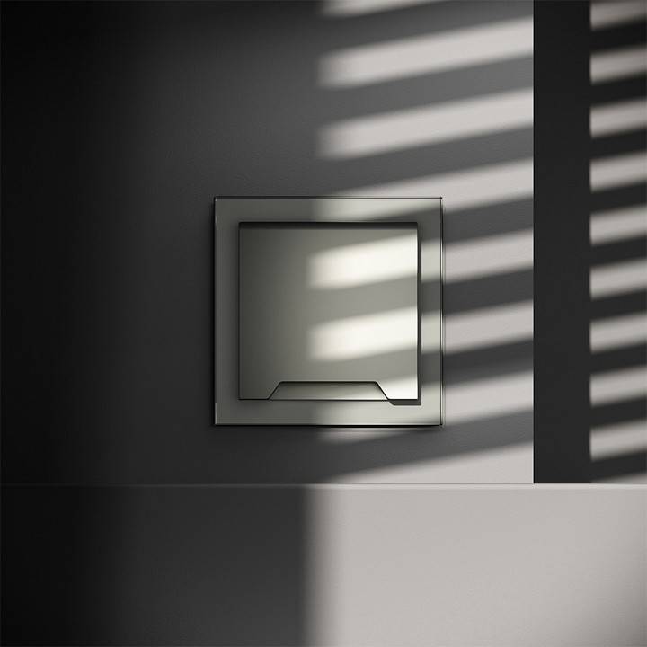 Розетка с заземлением и со шторкой, без рамки с крышкой Voltum S70 VLS040305