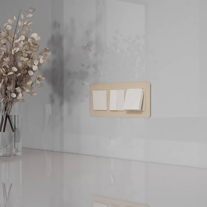 Розетка влагозащищенная с заземлением и со шторкой, без рамки с крышкой Werkel слоновая кость W1171203