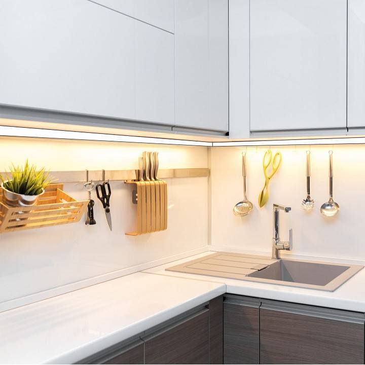 Короб накладной Apeyron Electrics  08-07-ЧБ