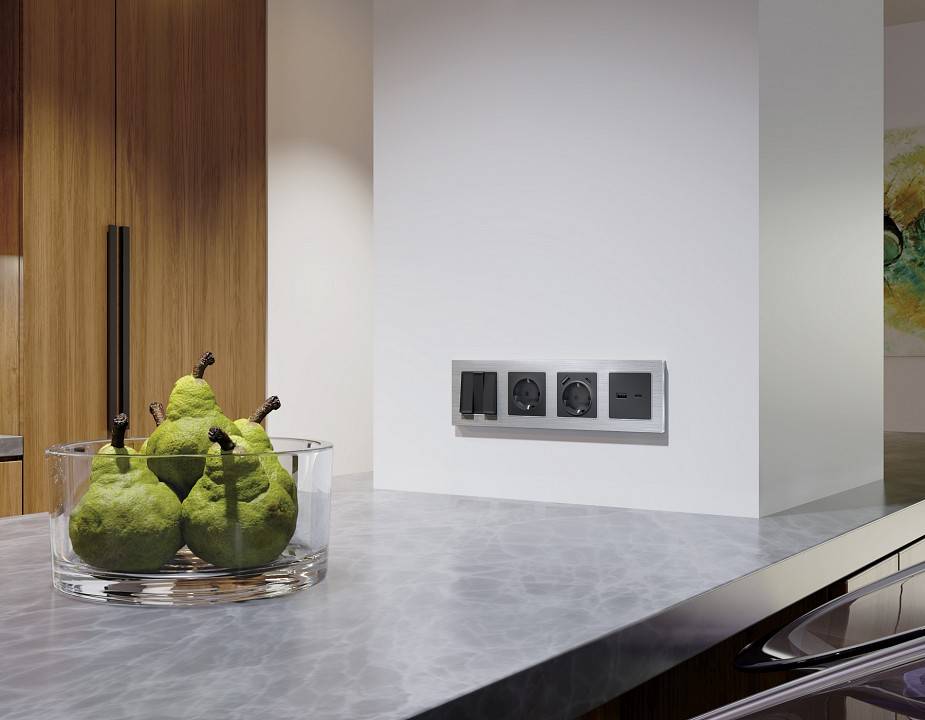 Накладка для розетки с заземлением и со шторками и 2хUSB type A и C Ambrella Volt Quant AP9100