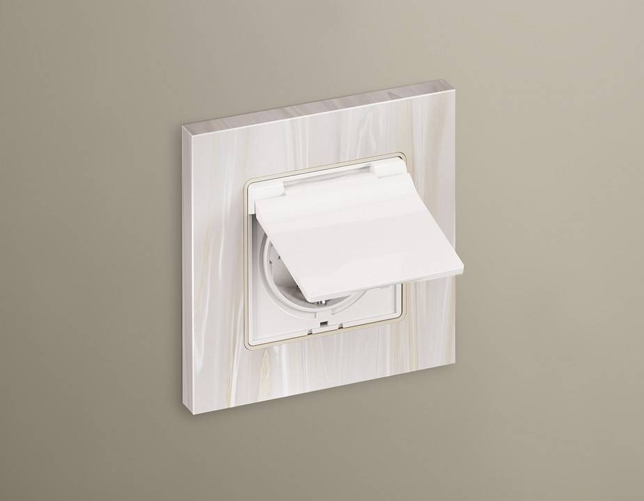 Розетка с заземлением и со шторкой, без рамки с крышкой Ambrella Volt Quant MA108010