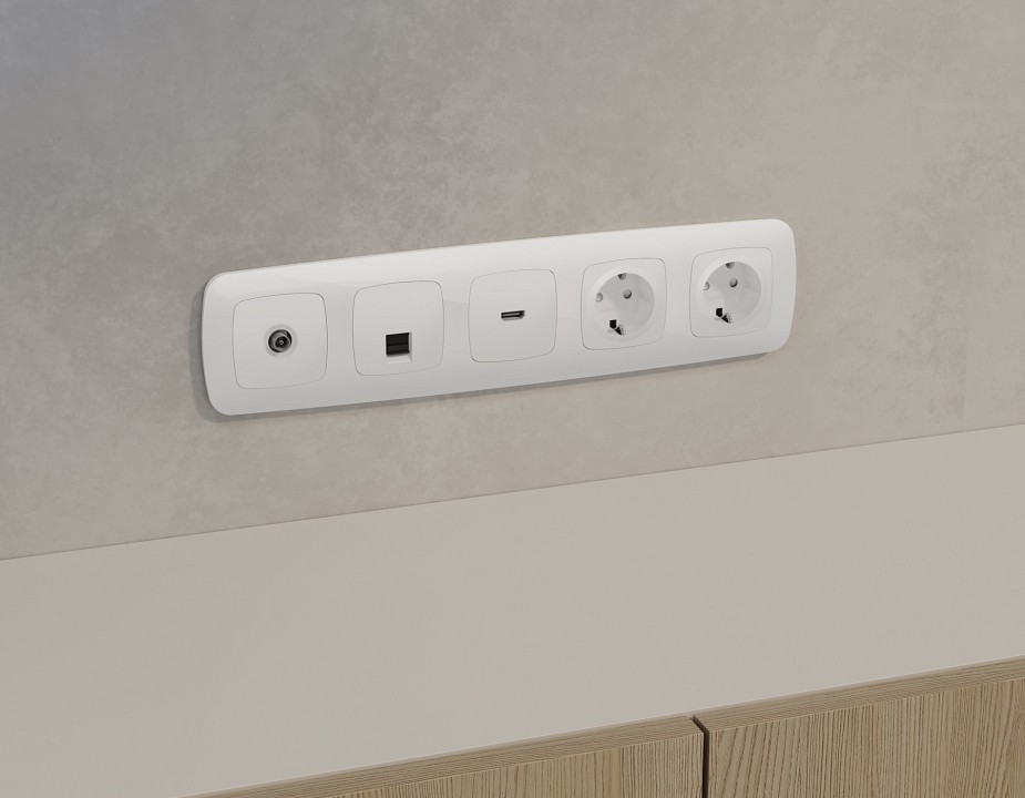 Розетка Ethernet RJ-45 и со шторками, без рамки Ambrella Volt OMEGA MO112005