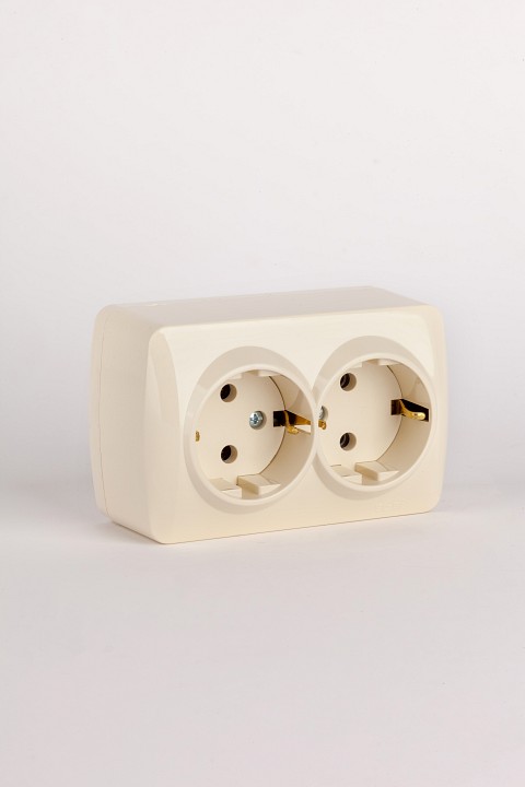 Розетка двойная с заземлением Elbi Eleсtriс Alsu 7 504-010300-907