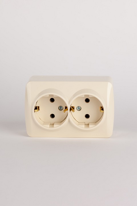 Розетка двойная с заземлением Elbi Eleсtriс Alsu 7 504-010300-907