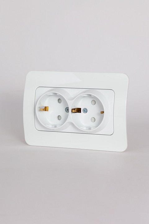 Розетка двойная с заземлением и со шторкой Elbi Eleсtriс Jazz 508-010200-917