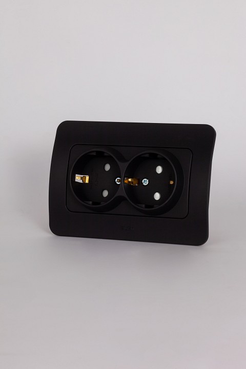 Розетка двойная с заземлением и со шторкой Elbi Eleсtriс Jazz 508-014800-917