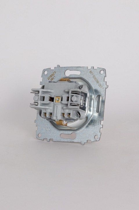 Розетка с заземлением, без рамки Elbi Eleсtriс Jazz 607-016200-217