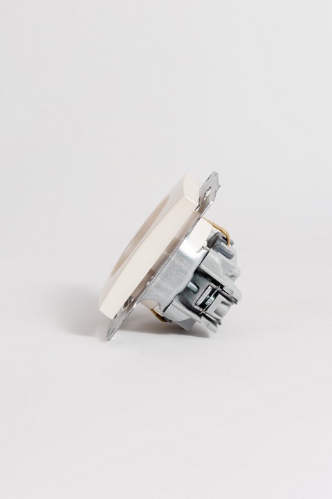 Розетка с заземлением и со шторкой, без рамки Elbi Eleсtriс Zena Vega 609-012500-243