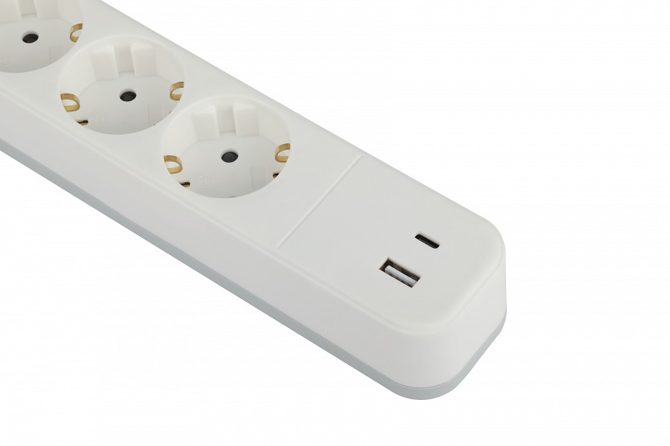 Удлинитель с выключателем ЭРА USF-4es-1,5m-2xUSBAC-W 4 розетки 1.5 м USB-A+C белый USF-4es-1,5m-2xUSBAC-W