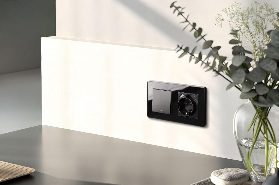 Выключатель проходной одноклавишный с подсветкой без рамки Kollinger  REA-S-004BK