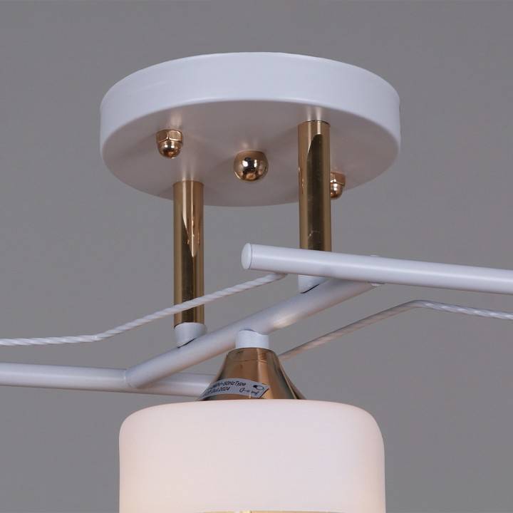 Светильник на штанге Reluce 06096 3 лампы белый французское золото 06096-0.3-03 WH+FG