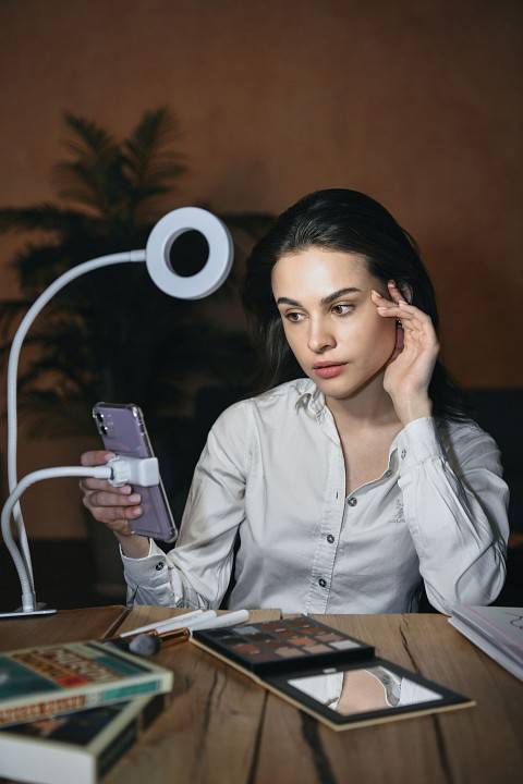 Настольная лампа кольцевая Uniel Backstage UL-00006867