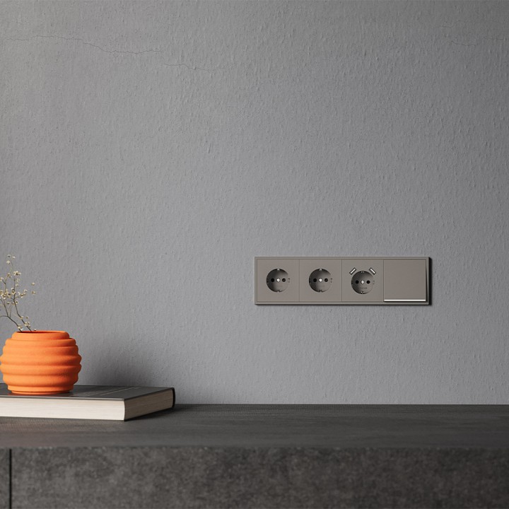 Накладка для розетки с заземлением и со шторками и 2хUSB type A Voltum S70 VLS000914